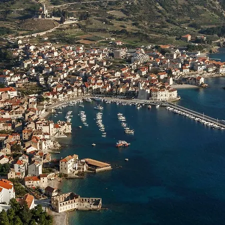 Riva 5 Apartment Komiza