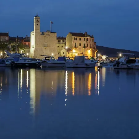 Apartment Riva 5 Komiza